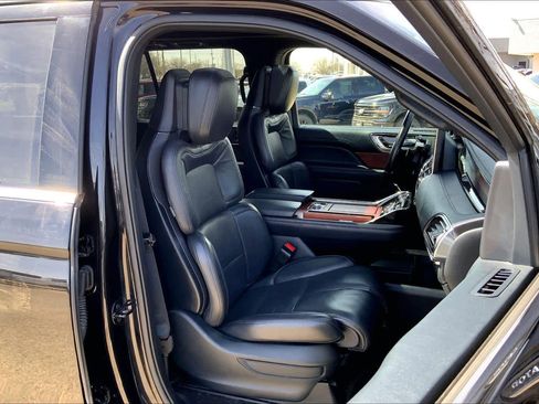 Used 2024 Lincoln Navigator Reserve image 18