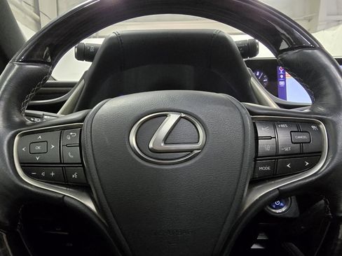 Used 2019 Lexus ES 300h w/ Accessory Package 2 image 25