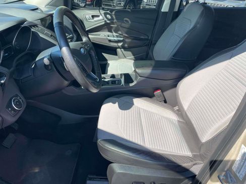 Used 2017 Ford Escape SE w/ Equipment Group 201A FWD image 5