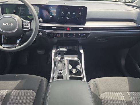 Certified 2024 Kia Sorento LX FWD image 14