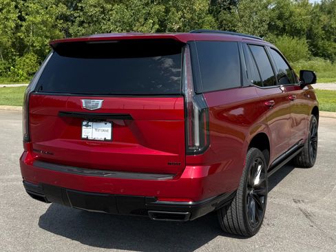 Used 2026 Cadillac Escalade Platinum Sport w/ LPO, ONYX Package AWD/4WD image 3