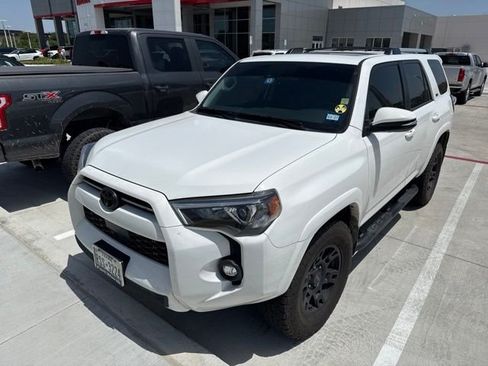 Used 2022 Toyota 4Runner SR5 Premium w/ Moonroof Package RWD image 2