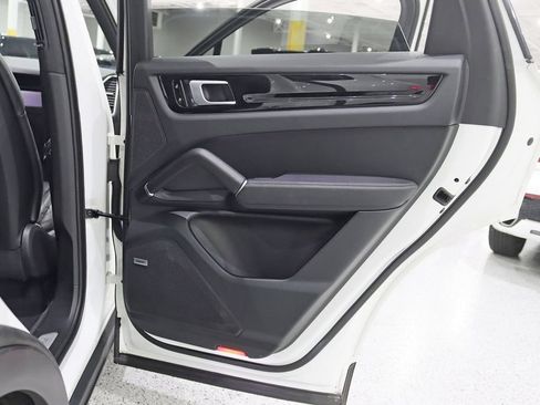 Used 2019 Porsche Cayenne AWD/4WD image 34