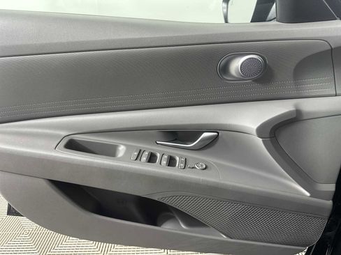 Used 2023 Hyundai Elantra SEL w/ Preferred Accessory Package image 28