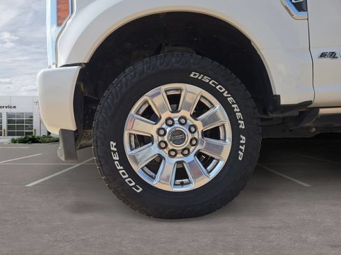 Used 2017 Ford F250 Platinum w/ Platinum Ultimate Package AWD/4WD image 11