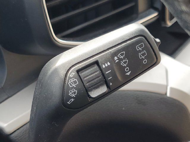 Used 2022 Ford Explorer XLT w/ Equipment Group 202A AWD/4WD image 12