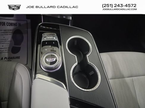 New 2026 Cadillac Lyriq Premium Luxury w/ LPO, Floor Liner Package AWD/4WD image 32