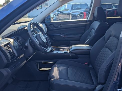 Used 2024 Nissan Pathfinder SV AWD/4WD image 13