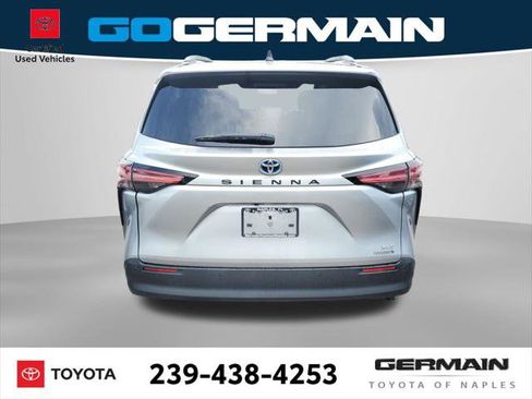 Certified 2022 Toyota Sienna XLE FWD image 9