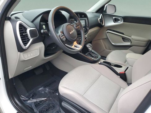 Certified 2025 Kia Soul LX image 17