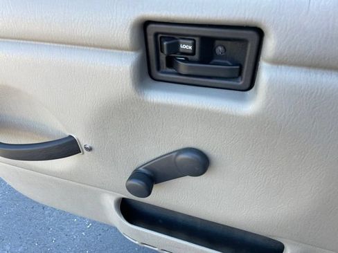Used 2004 Jeep Wrangler X AWD/4WD image 17