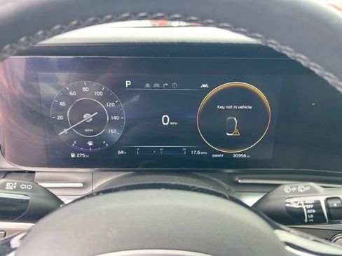 Used 2024 Kia Carnival SX Prestige FWD image 16