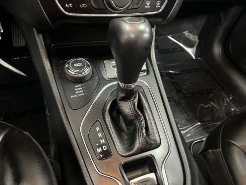 Used 2022 Jeep Cherokee Latitude w/ Sun & Sound Group AWD/4WD image 26