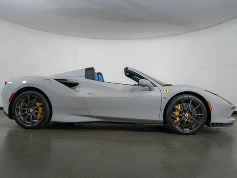 Used 2023 Ferrari F8 Tributo RWD image 9