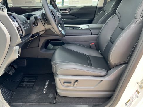 New 2025 Nissan Armada SV image 17