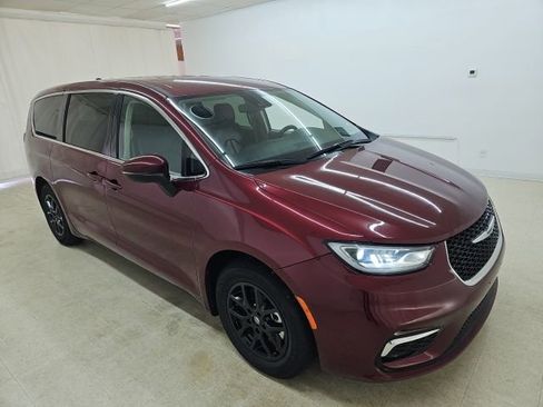 Used 2023 Chrysler Pacifica Touring-L FWD image 30