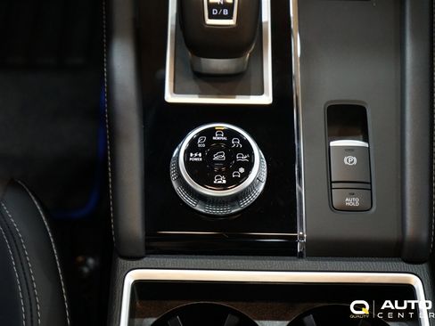 Used 2025 Mitsubishi Outlander SE image 22