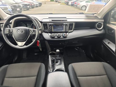Used 2018 Toyota RAV4 LE w/ Carpet Mat Package AWD/4WD image 18