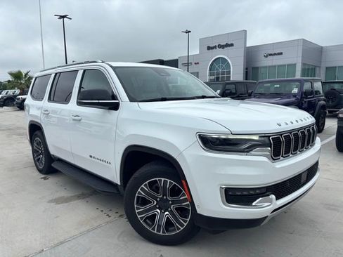 Used 2024 Jeep Wagoneer Series II w/ Flexible Seating Group RWD image 1