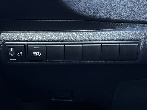 Used 2025 Toyota Corolla LE image 20