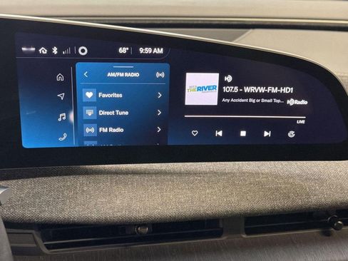 Used 2024 Lucid Air Pure RWD image 19