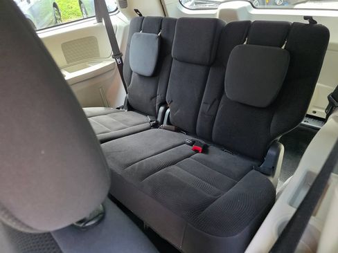 Used 2018 Dodge Grand Caravan SE FWD image 8