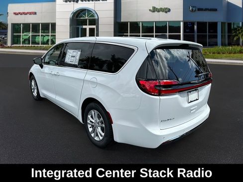 New 2026 Chrysler Pacifica Select image 6
