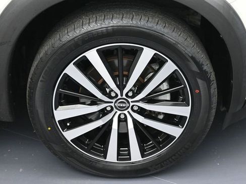 Used 2023 Nissan Pathfinder Platinum AWD/4WD image 6