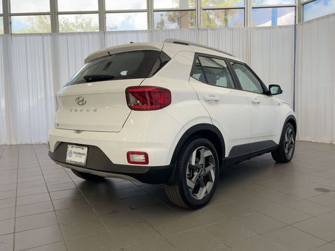 Used 2022 Hyundai Venue SEL image 9