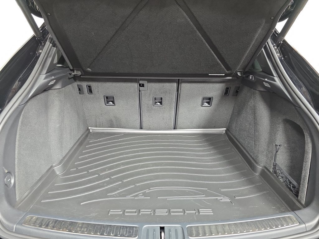 Certified 2026 Porsche Macan AWD/4WD image 25