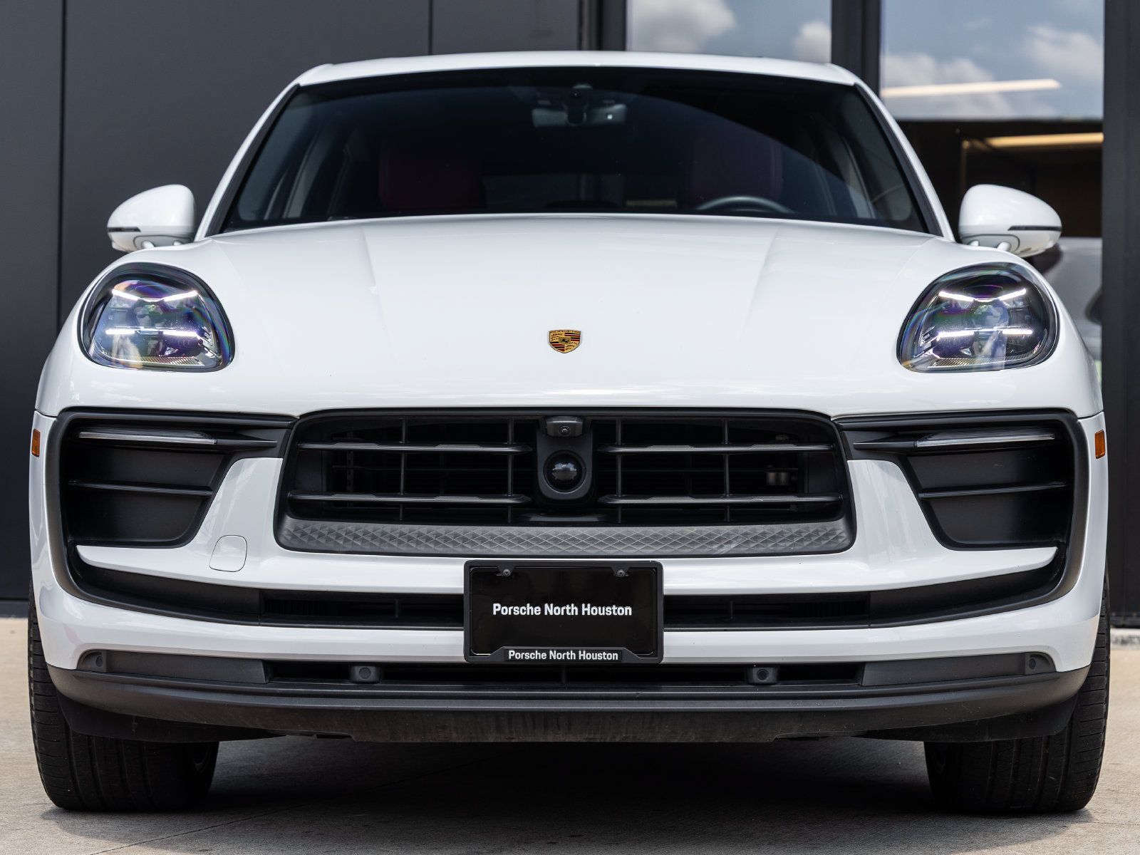 Certified 2023 Porsche Macan AWD/4WD image 8