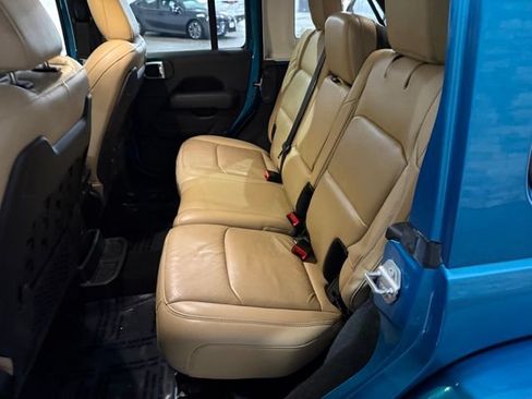 Used 2019 Jeep Wrangler Unlimited Rubicon w/ Dual Top Group AWD/4WD image 31