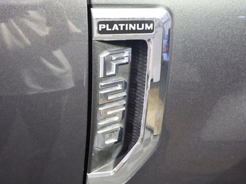 Used 2017 Ford F250 Platinum w/ Platinum Ultimate Package AWD/4WD image 5