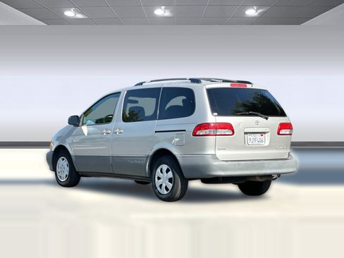 Used 2003 Toyota Sienna CE w/ CE Extra Value Pkg FWD image 3