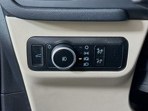 Used 2022 Ford Escape SEL FWD image 16