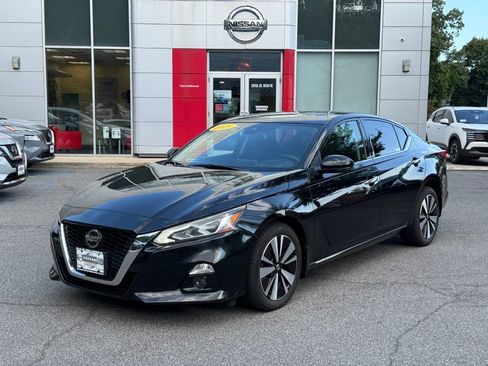 Used 2020 Nissan Altima 2.5 SV image 1
