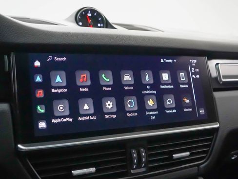 Certified 2023 Porsche Cayenne Platinum Edition image 30