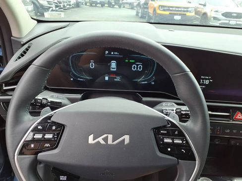 Used 2025 Kia Niro EX Touring FWD image 11