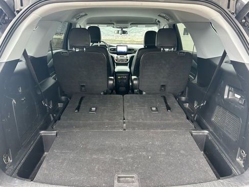 Certified 2022 Ford Explorer XLT w/ Equipment Group 202A image 11