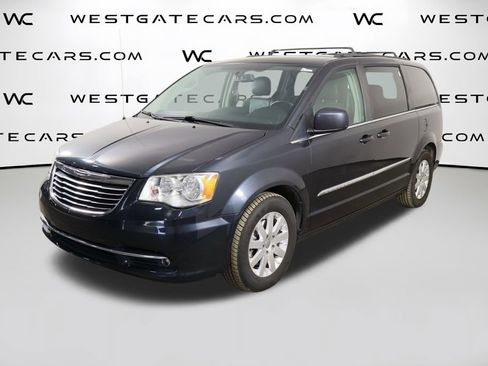 Used 2014 Chrysler Town & Country Touring image 1
