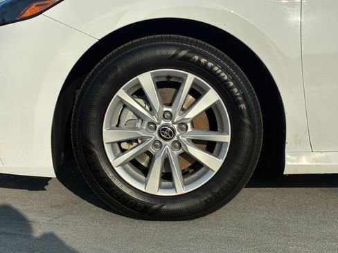 Used 2025 Toyota Camry LE image 28