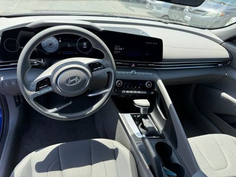 Used 2024 Hyundai Elantra SEL FWD image 18