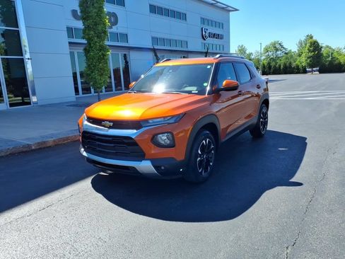 Used 2022 Chevrolet TrailBlazer LT w/ Sun and Liftgate Package AWD/4WD image 2