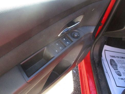 Used 2014 Chevrolet Cruze LT image 9