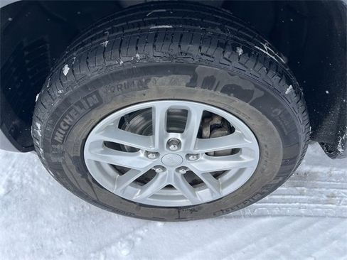 Used 2023 Jeep Grand Cherokee Laredo image 12