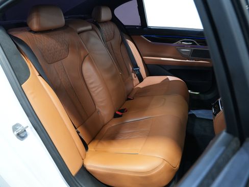 Used 2020 BMW 750i xDrive image 39