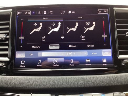 Used 2023 Chrysler Pacifica Touring-L FWD image 20