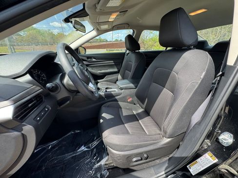 Used 2025 Nissan Altima 2.5 SV image 32