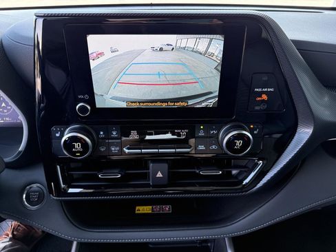 Used 2025 Toyota Highlander XSE image 19