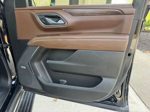 Used 2022 Chevrolet Suburban High Country image 13